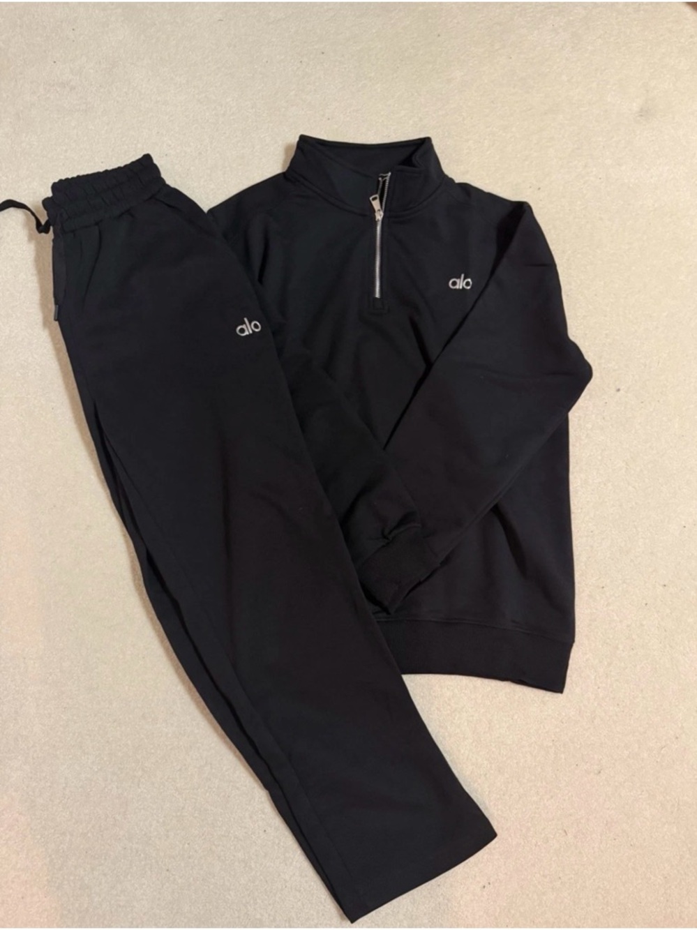 ALO Yoga Black Quarter-Zip Sweatshirt and sweatpants matching set